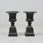 1366 9552 GARDEN URNS